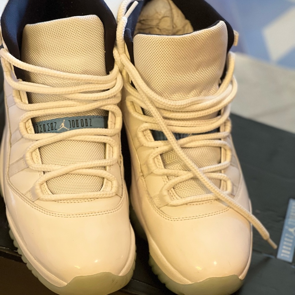 Retro Jordan 11 Legend Blue size 10.5